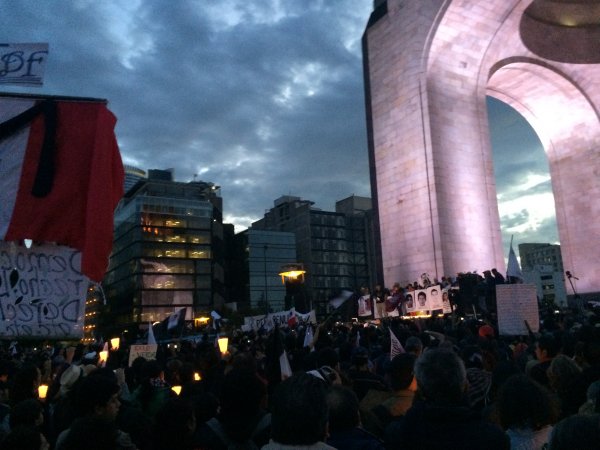 Marcia #Ayotzinapa somos todos a Città del Messico