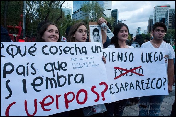 Continuano le mobilitazioni per Ayotzinapa a cura di  Giovanna Gasparello