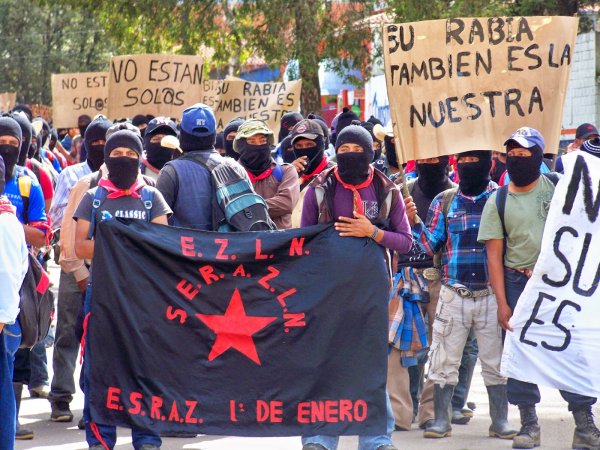 In marcia contro l’impunità con gli studenti di Ayotzinapa